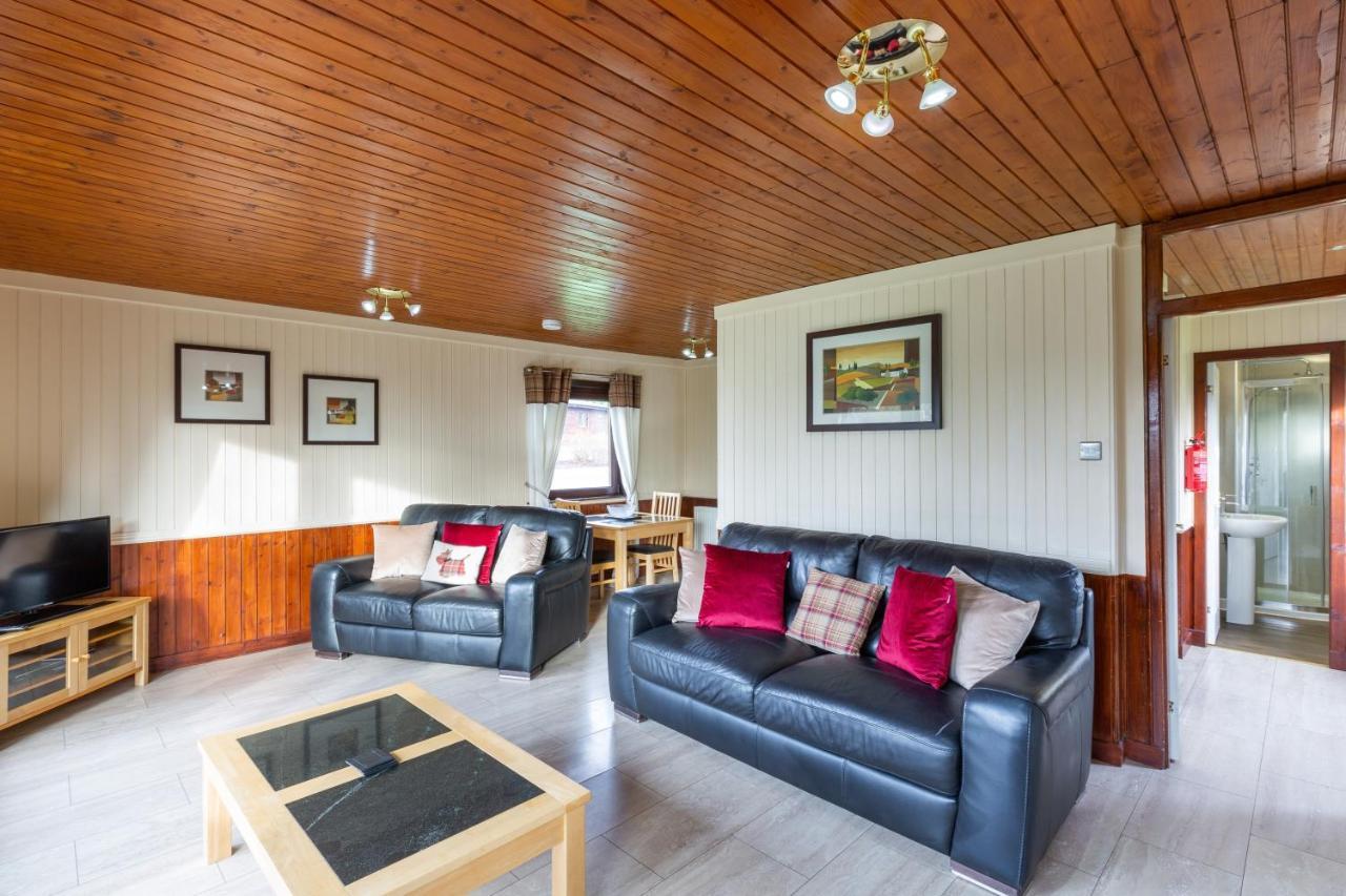 Bluebell Lodge 4 With Hot Tub, Newton Stewart Bagian luar foto