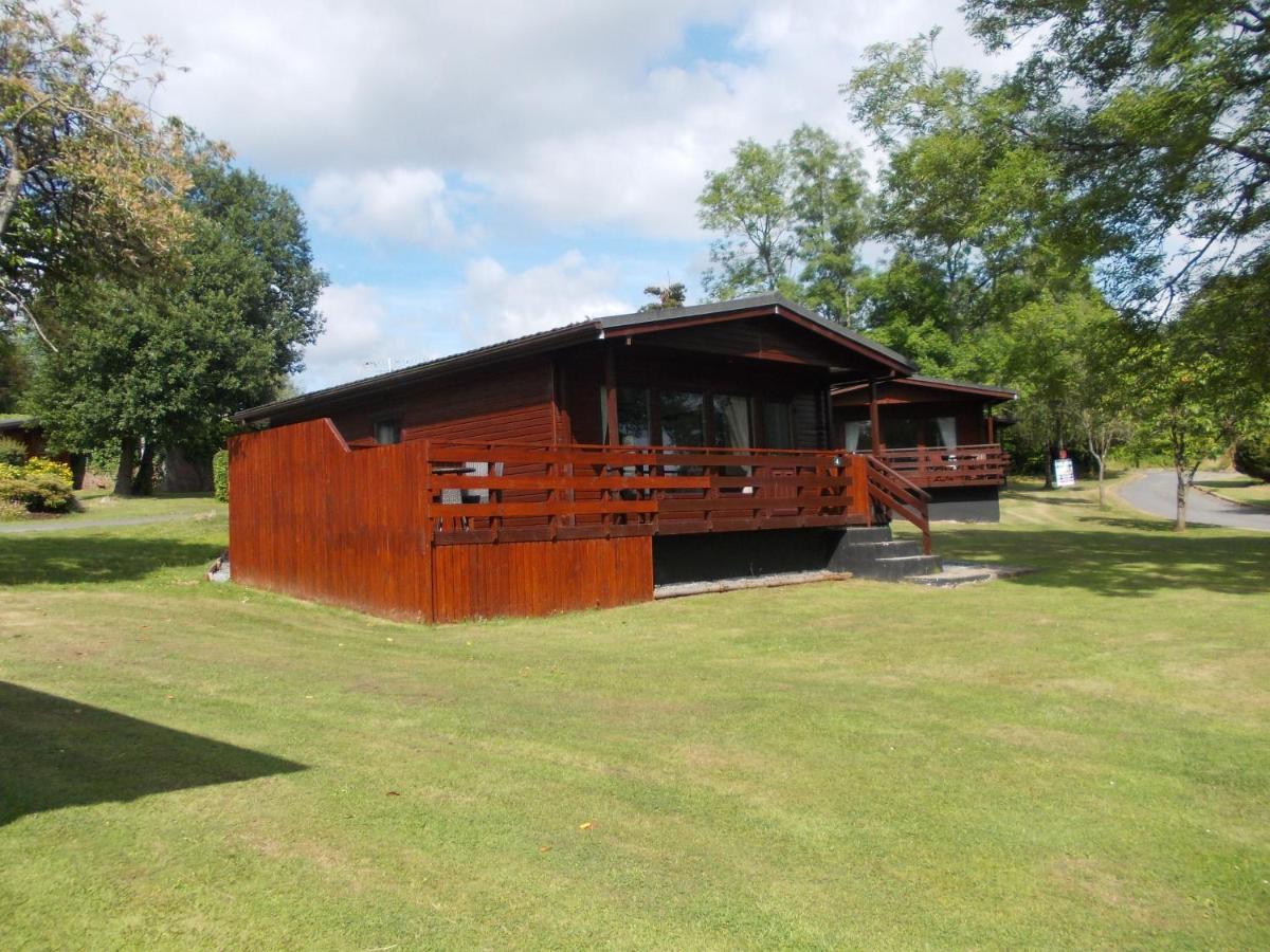 Bluebell Lodge 4 With Hot Tub, Newton Stewart Bagian luar foto