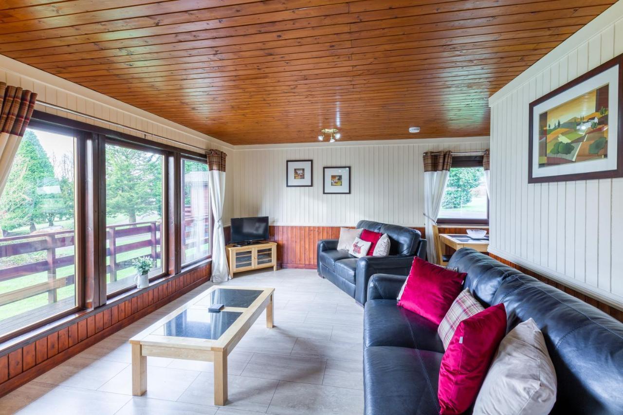 Bluebell Lodge 4 With Hot Tub, Newton Stewart Bagian luar foto